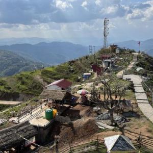 नौ महिनामा पूर्वी नाकाबाट सात हजार ६४२ पर्यटक भित्रिए
